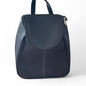 Vintage Piel Black leather backpack with a zipper closure and silver hardware